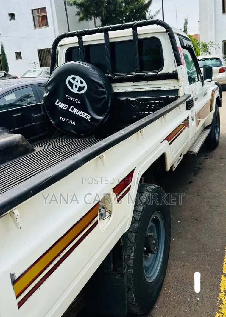 Toyota Land Cruiser 2009 White