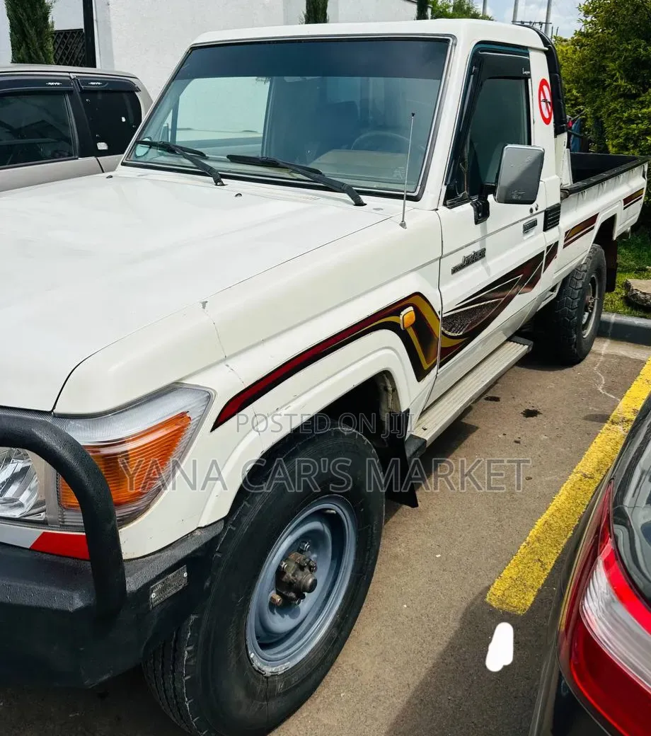 Toyota Land Cruiser 2009 White