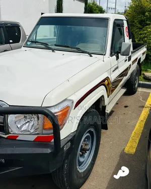 Toyota Land Cruiser 2009 White