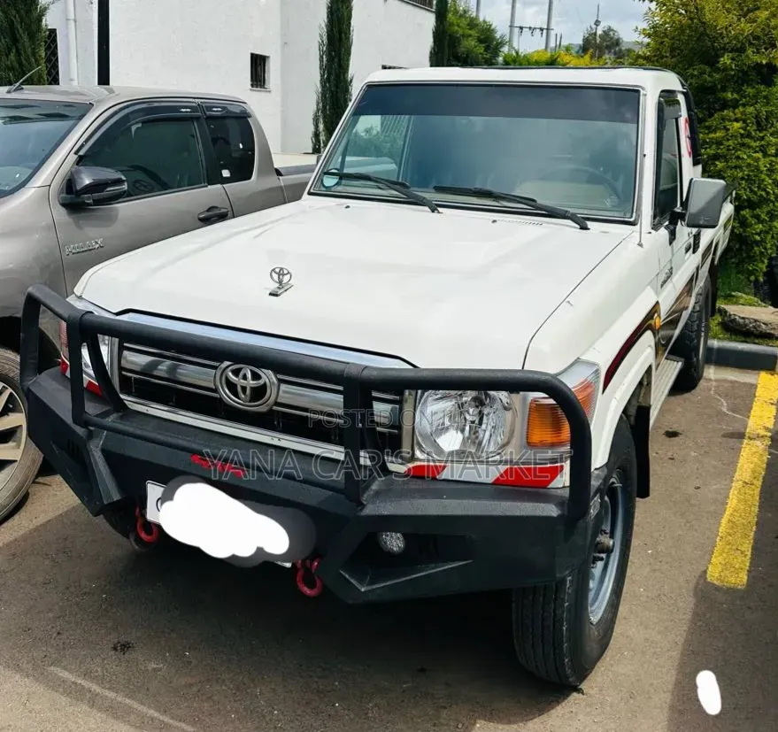 Toyota Land Cruiser 2009 White
