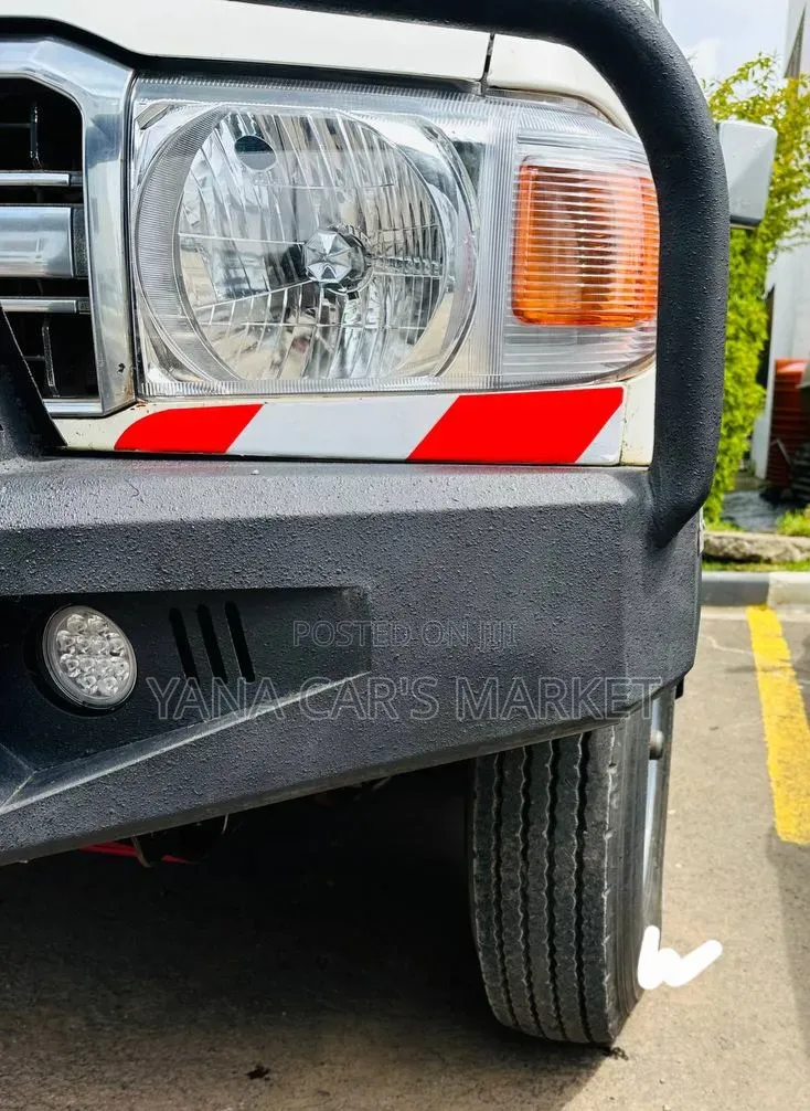 Toyota Land Cruiser 2009 White