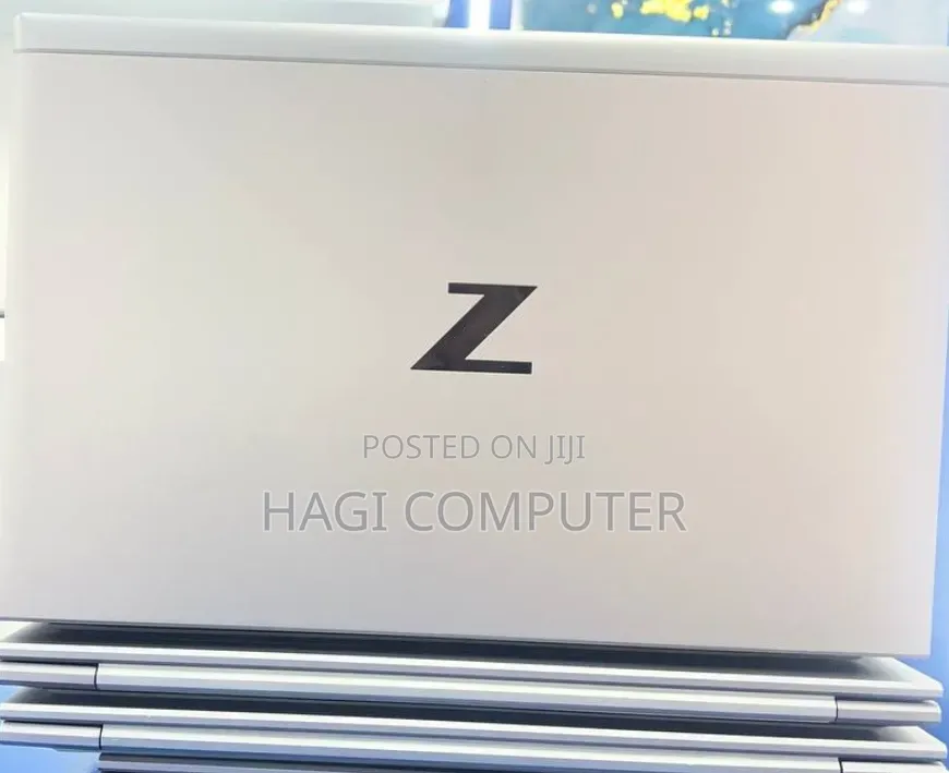 New Laptop HP ZBook Firefly G8 16GB Intel Core i7 SSD 512GB
