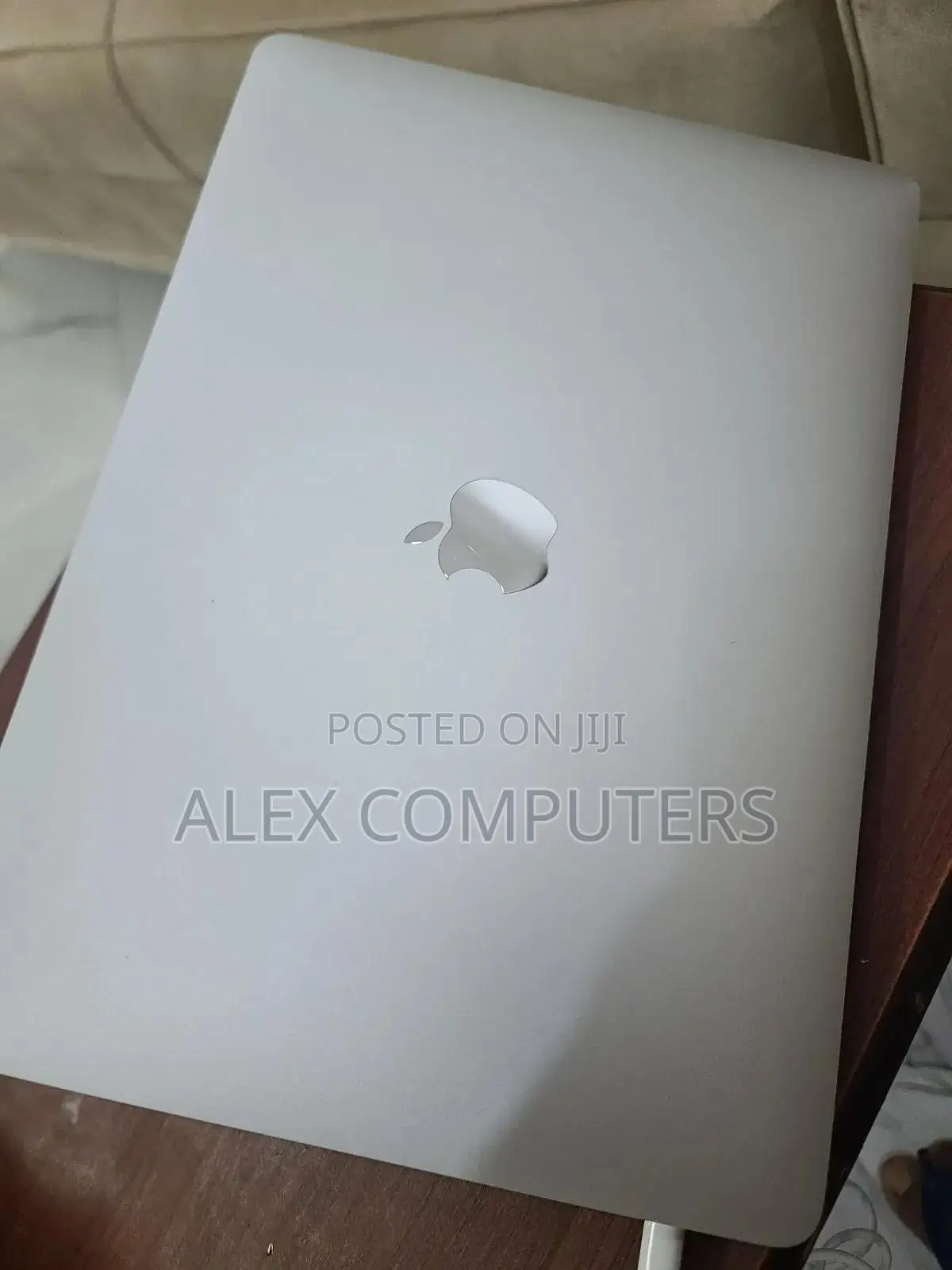 New Laptop Apple MacBook 16GB Apple M1 Pro SSD 256GB
