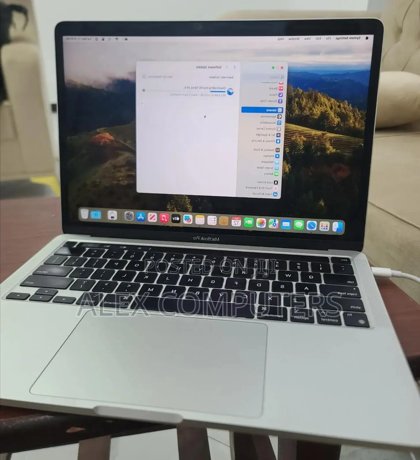 New Laptop Apple MacBook 16GB Apple M1 Pro SSD 256GB