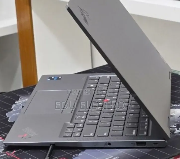 New Laptop Lenovo ThinkPad X1 Yoga 16GB Intel Core i5 SSD 512GB