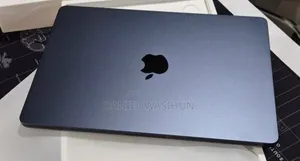 New Laptop Apple MacBook Air 2022 M2 8GB Apple M2 SSD 256GB