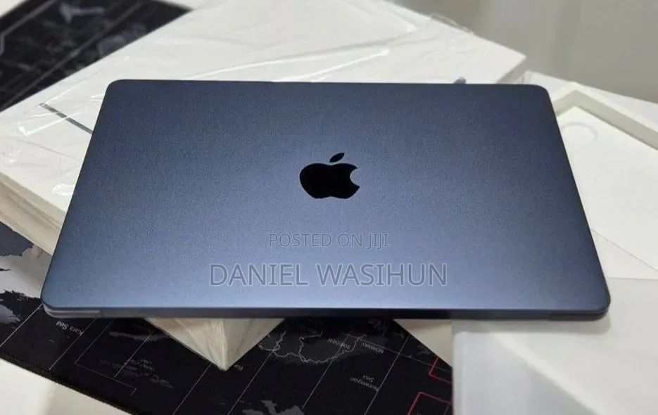 New Laptop Apple MacBook Air 2022 M2 8GB Apple M2 SSD 256GB