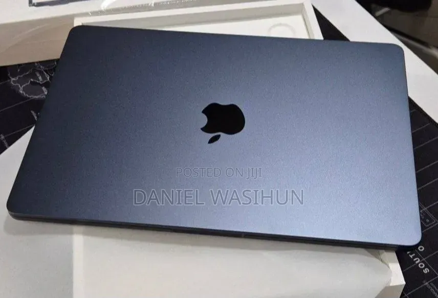 New Laptop Apple MacBook Air 2022 M2 8GB Apple M2 SSD 256GB