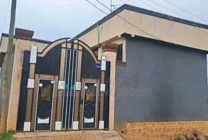 8bdrm House in Holeta, West Shewa for sale