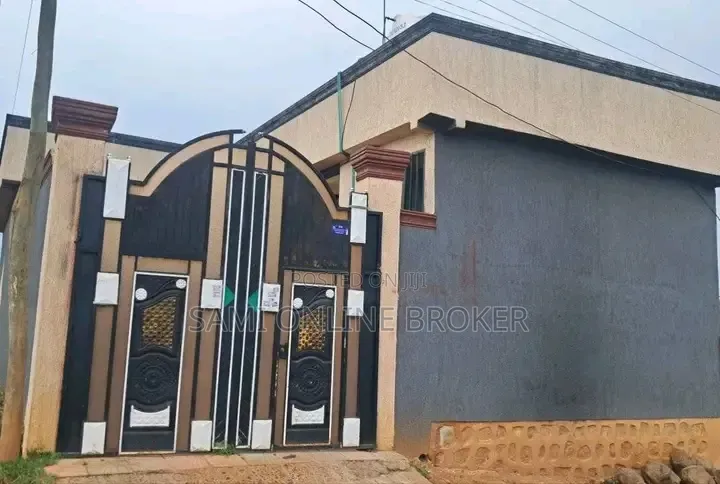 8bdrm House in Holeta, West Shewa for sale