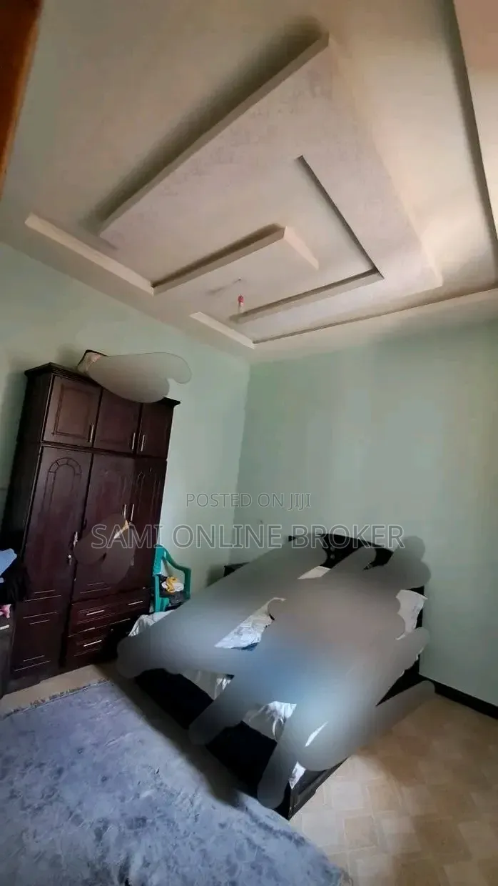 8bdrm House in Holeta, West Shewa for sale