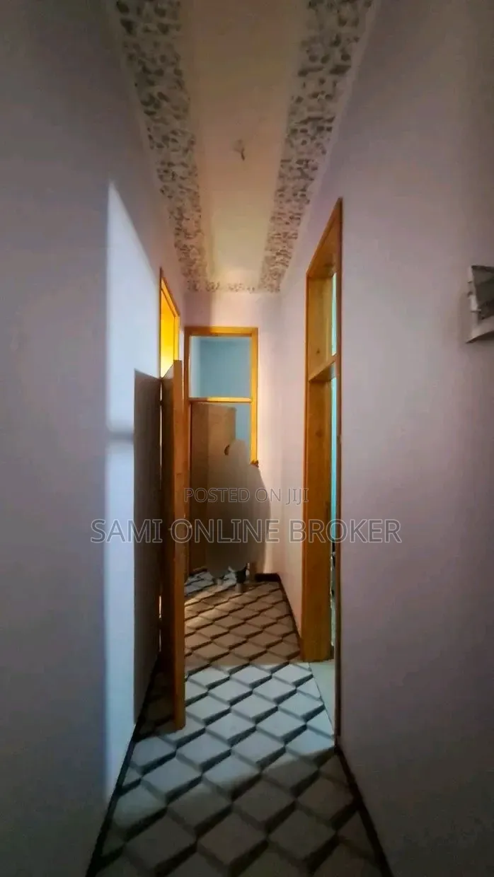 8bdrm House in Holeta, West Shewa for sale