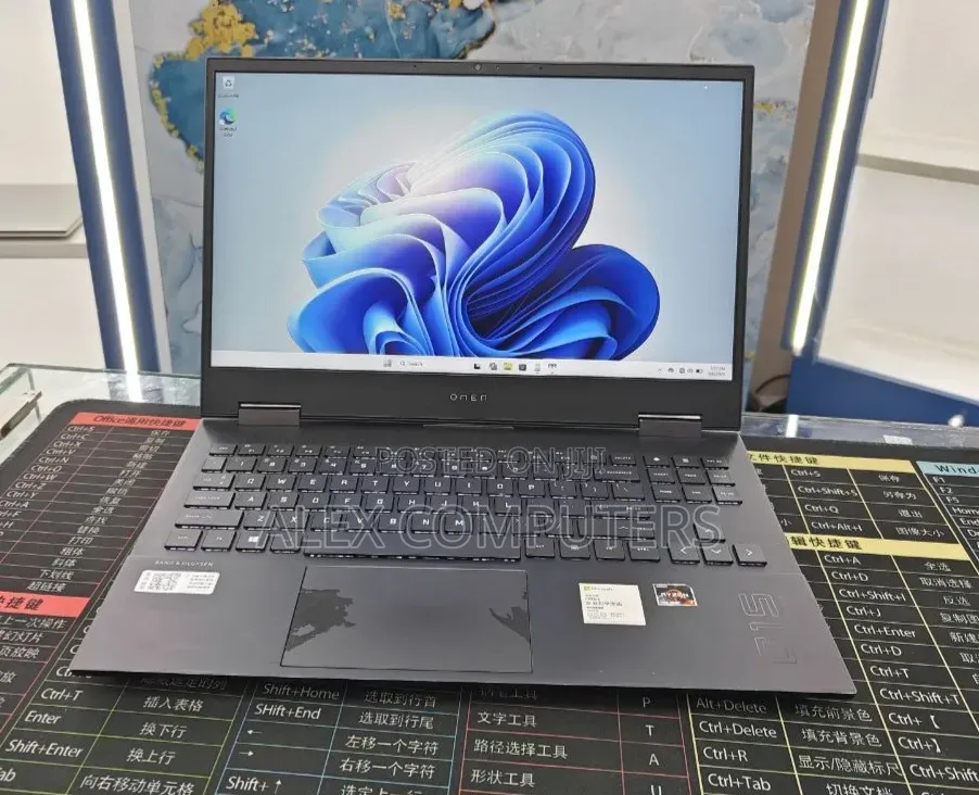 New Laptop HP Omen 15 16GB AMD Ryzen 7 SSD 512GB