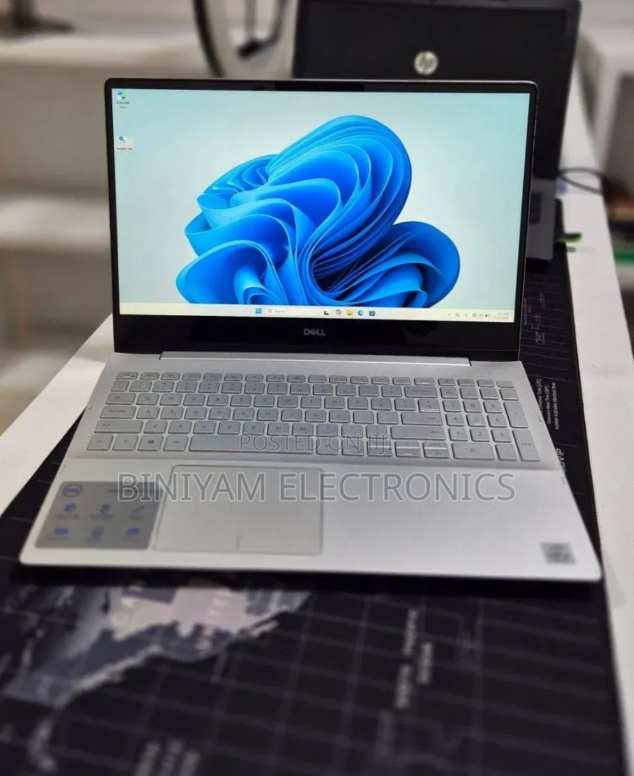 New Laptop Dell Inspiron 15 8GB Intel Core i5 SSD 256GB