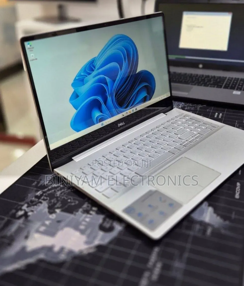 New Laptop Dell Inspiron 15 8GB Intel Core i5 SSD 256GB