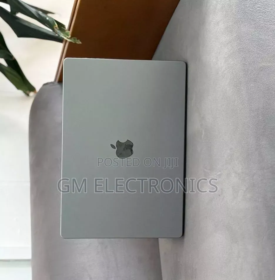 New Laptop Apple MacBook Pro 2021 M1 32GB Intel Core i7 SSD 512GB