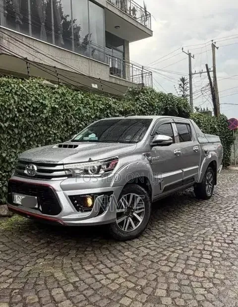 Toyota Hilux 2017 Silver