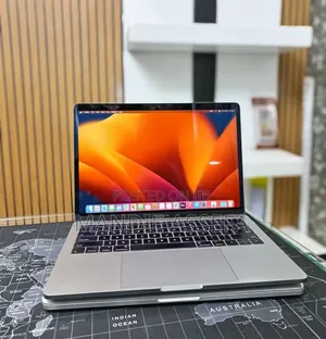 New Laptop Apple MacBook Pro 2017 16GB Intel Core i5 SSD 256GB