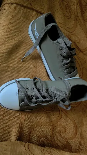 A Reebok Low Top Lace Up Sneaker