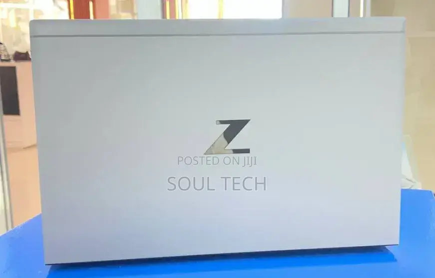 New Laptop HP ZBook Firefly G8 16GB Intel Core i7 SSD 512GB