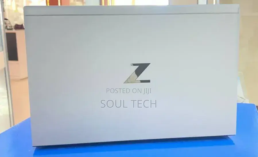 New Laptop HP ZBook Firefly G8 16GB Intel Core i7 SSD 512GB