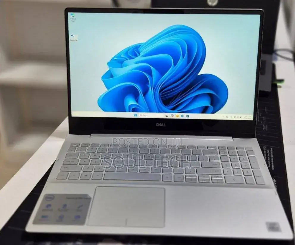 New Laptop Dell Inspiron 15 8GB Intel Core i5 SSD 256GB