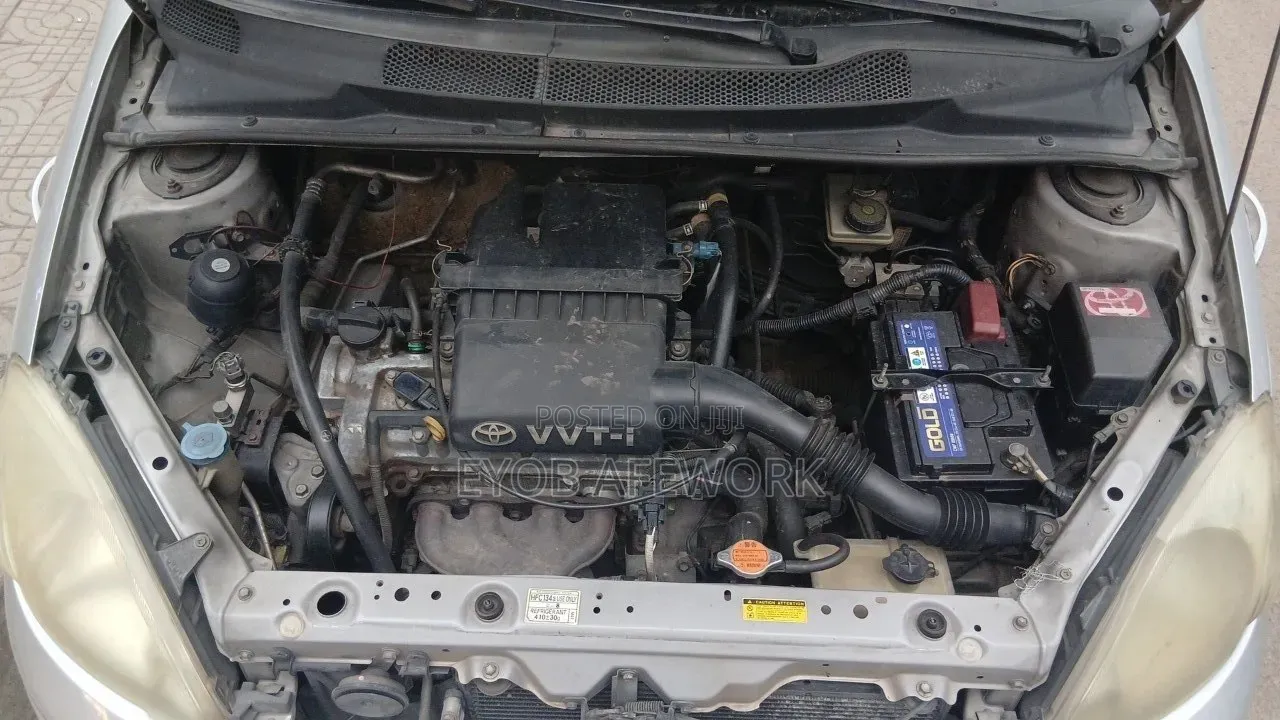 Toyota Vitz 2005 Silver