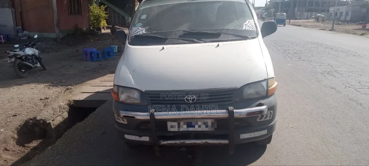 Toyota HiAce 2001 White
