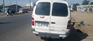 Toyota HiAce 2001 White