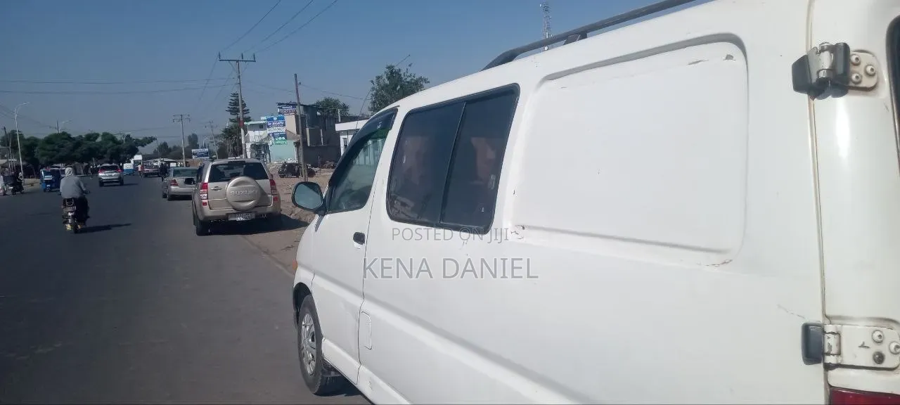 Toyota HiAce 2001 White