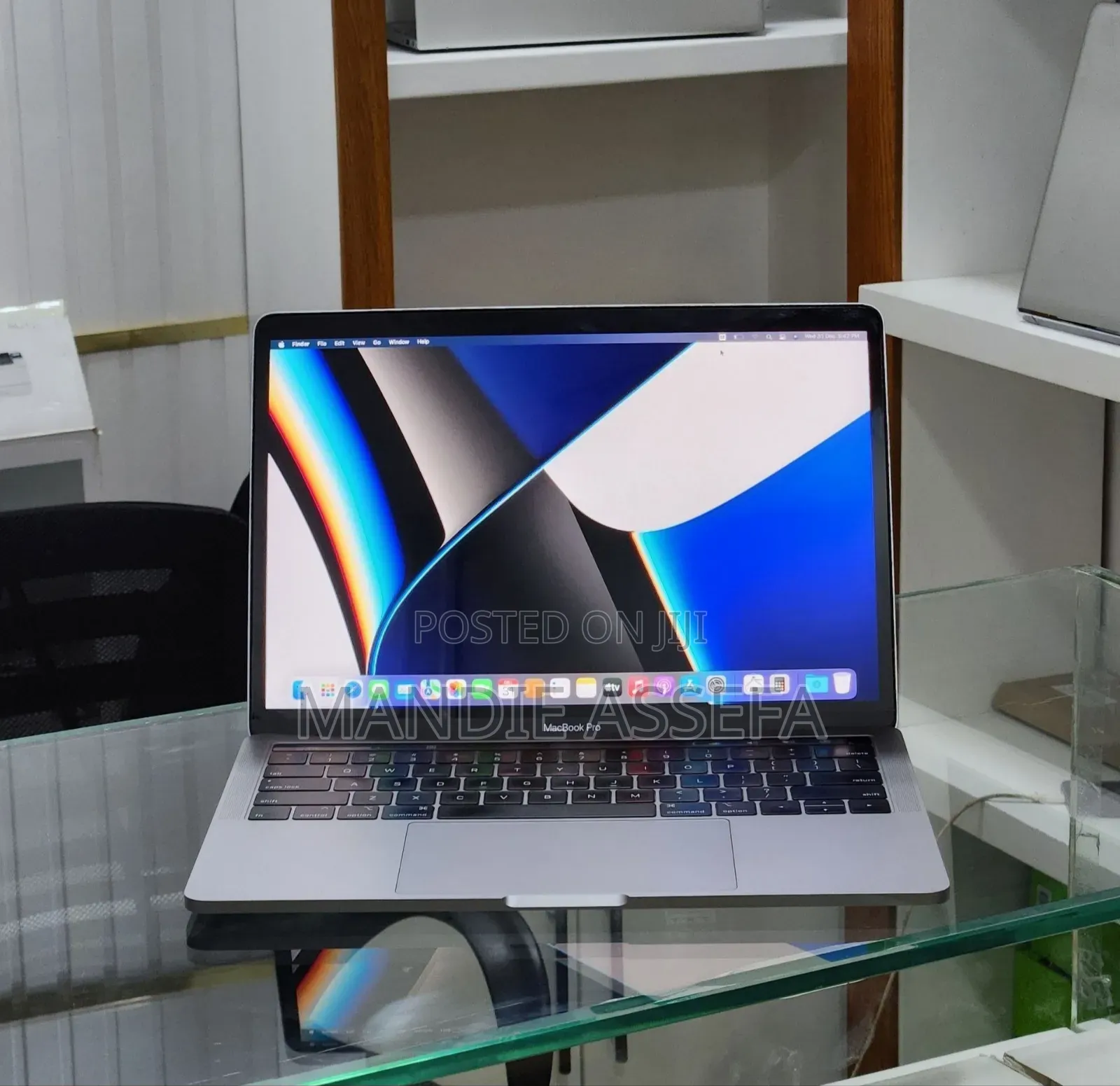 New Laptop Apple MacBook Pro 2019 16GB Intel Core i7 SSD 256GB