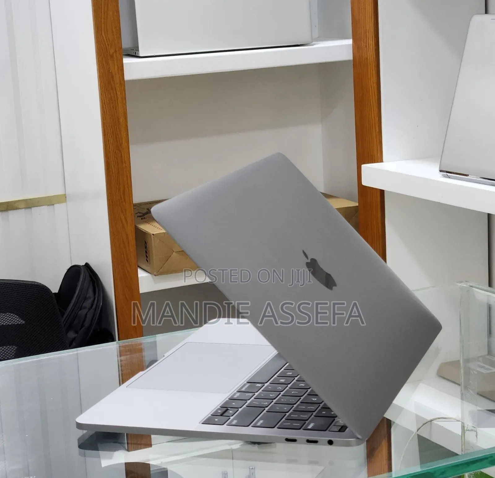 New Laptop Apple MacBook Pro 2019 16GB Intel Core i7 SSD 256GB
