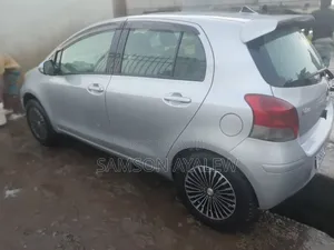 Toyota Yaris 2010 Silver