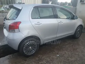Toyota Yaris 2010 Silver
