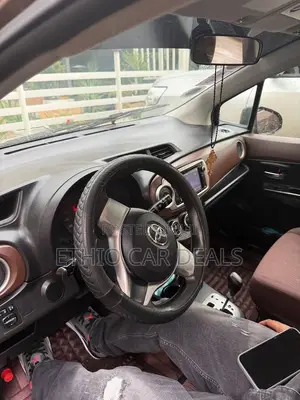 Toyota Yaris 2012 Burgundy
