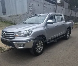 Toyota Hilux 2017 Silver