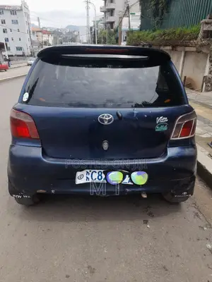 Toyota Vitz 2001 Blue