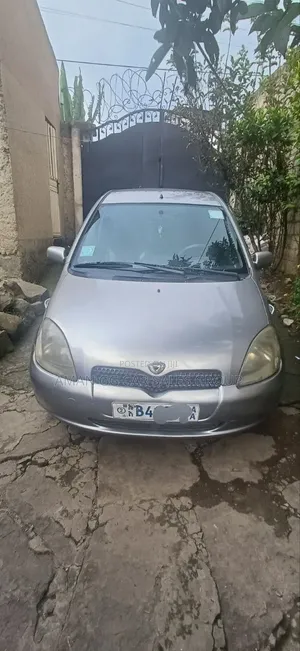 Toyota Vitz 2001 Gray