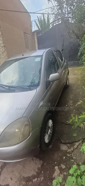 Toyota Vitz 2001 Gray