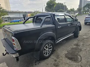 Toyota Hilux 2010 Black