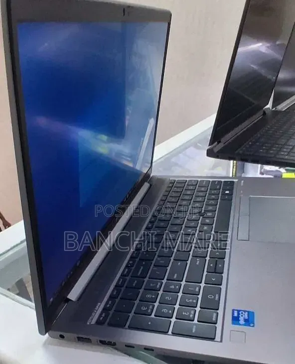 New Laptop HP ZBook Firefly G8 16GB Intel Core i7 SSD 512GB