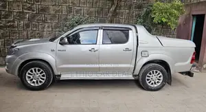 Toyota Hilux 2012 Silver