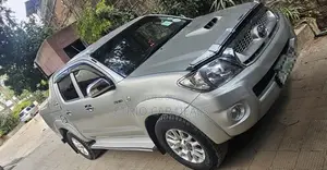 Toyota Hilux 2012 Silver