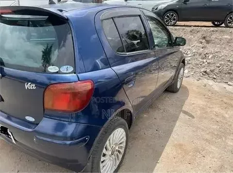 Toyota Vitz 2005 Blue