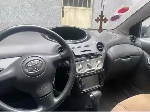 Toyota Vitz 2005 Blue