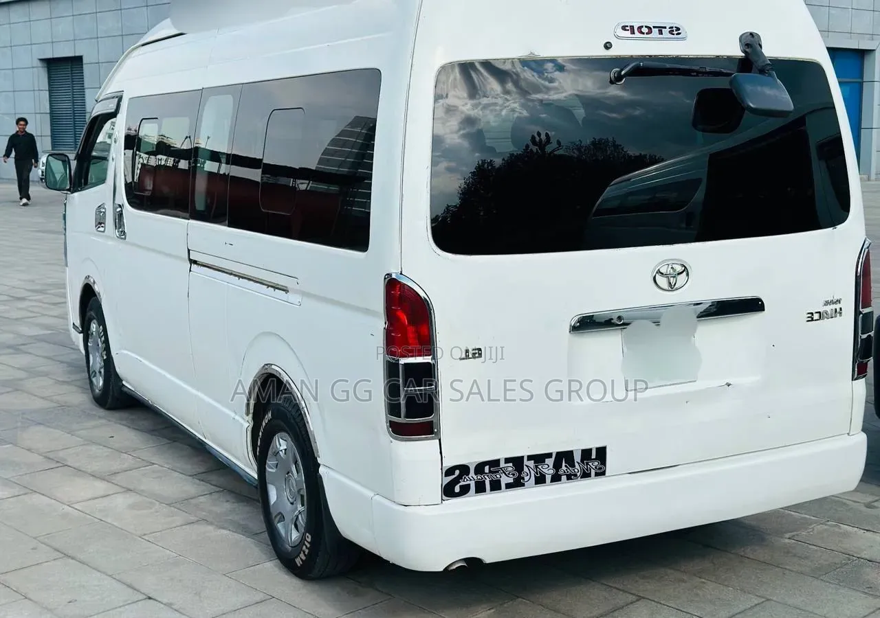 Toyota HiAce 2015 White