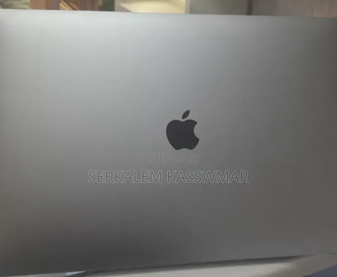 New Laptop Apple MacBook Pro 2018 16GB Intel Core i7 SSD 512GB