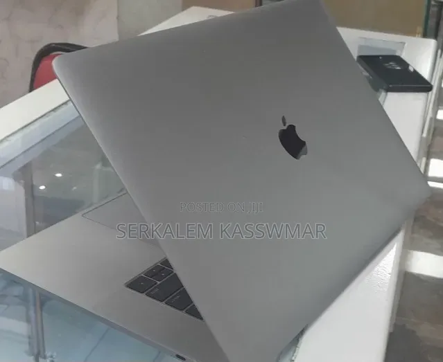 New Laptop Apple MacBook Pro 2018 16GB Intel Core i7 SSD 512GB
