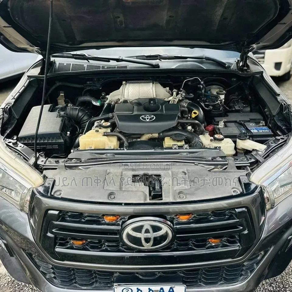 Toyota Hilux 2019 Maroon
