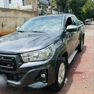 Toyota Hilux 2019 Maroon